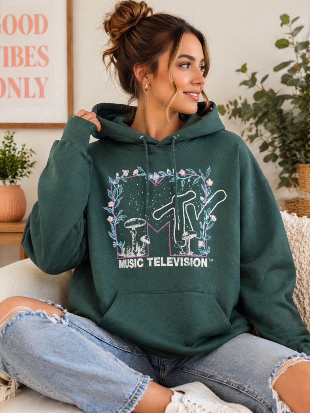MTV Floral Logo Hoodie Green Pullover Relaxed Fit Women’s Sweatshirt Graphic L